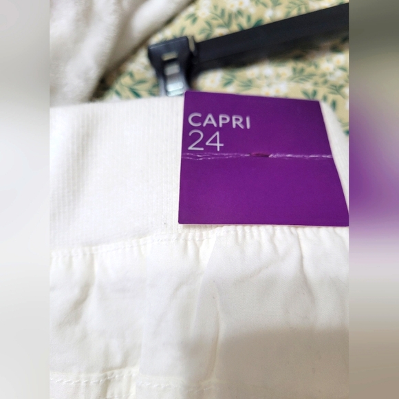 LB Elastic Waist Capris - Picture 7 of 7